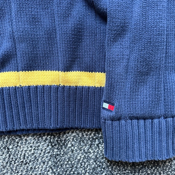 Tommy Hilfiger 2000’s sweater - Picture 2 of 3